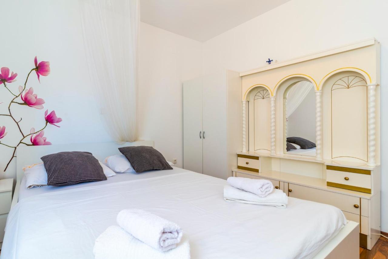 Apartments Lacaleta สปลิท ภายนอก รูปภาพ